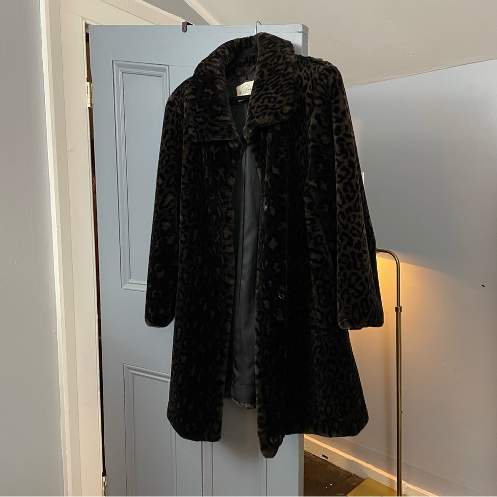 Elegant Women's Black Faux Fur Leopard-Print Coat